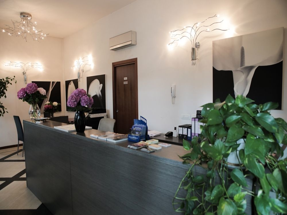 Verona Class Aparthotel "Residenze Del Cuore" Exteriör bild